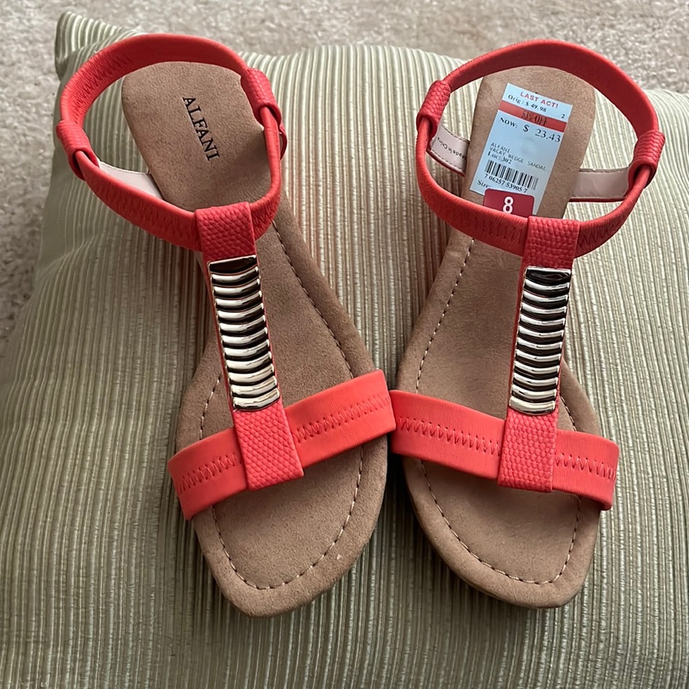 Alfani Coral Sandal size 8 sandal never worn